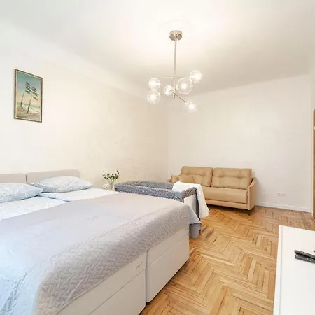 Apartment G11 Old *